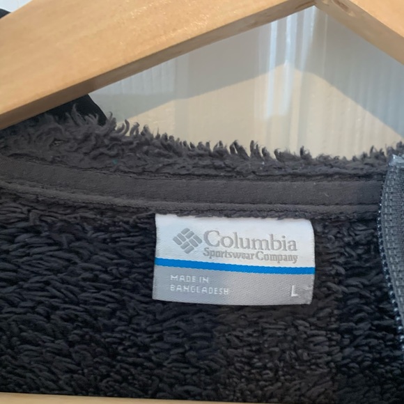 Mens Columbia Omni-Wind Black hooded jacket. Gently used. Flaws shown. Large - Picture 9 of 14